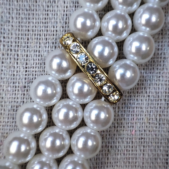 Three 3 Strand Faux Pearl Gold Tone Collar Bib Necklace Clear Rhinestones EUC - Picture 11 of 12